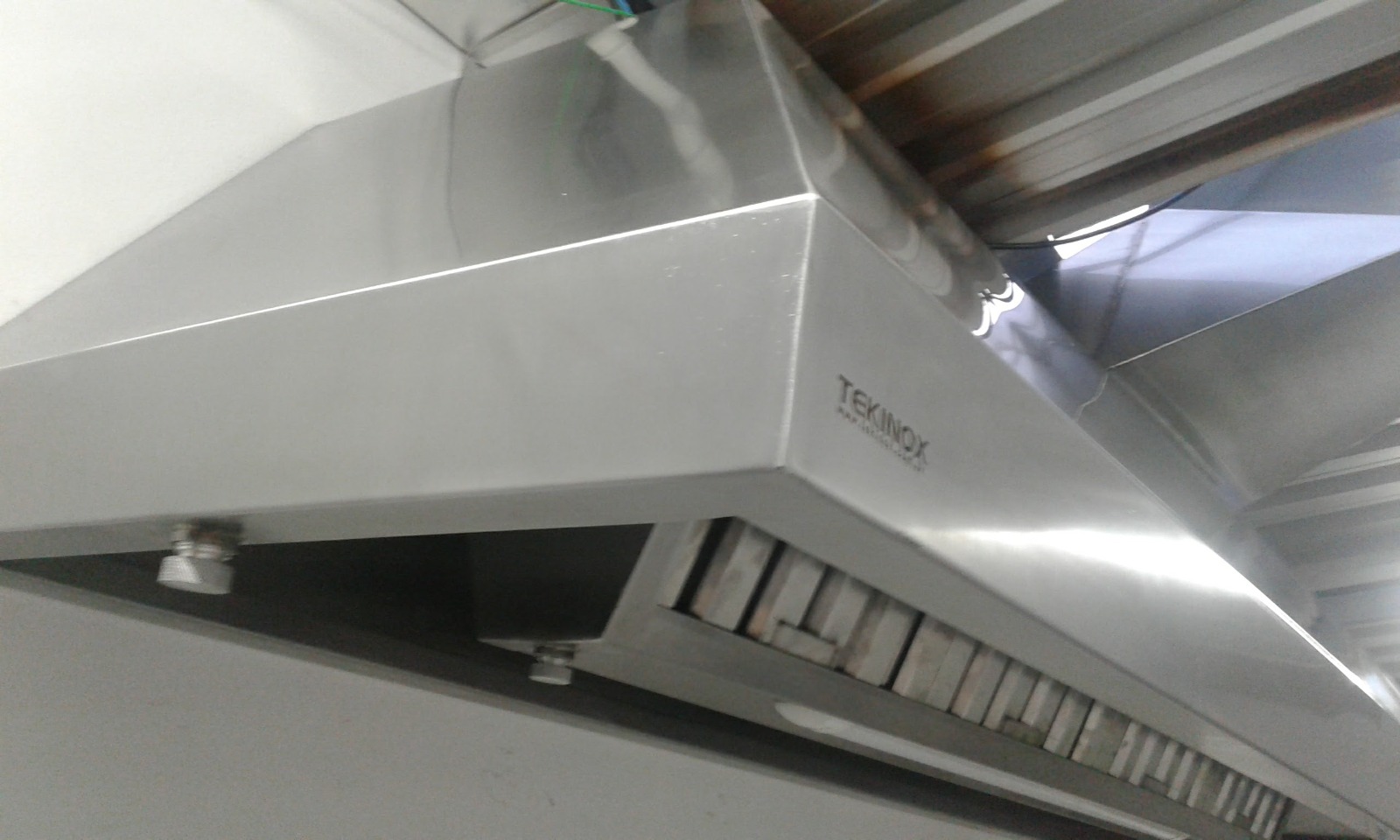 Coifa industrial em aço inox fabricada pela TEKINOX